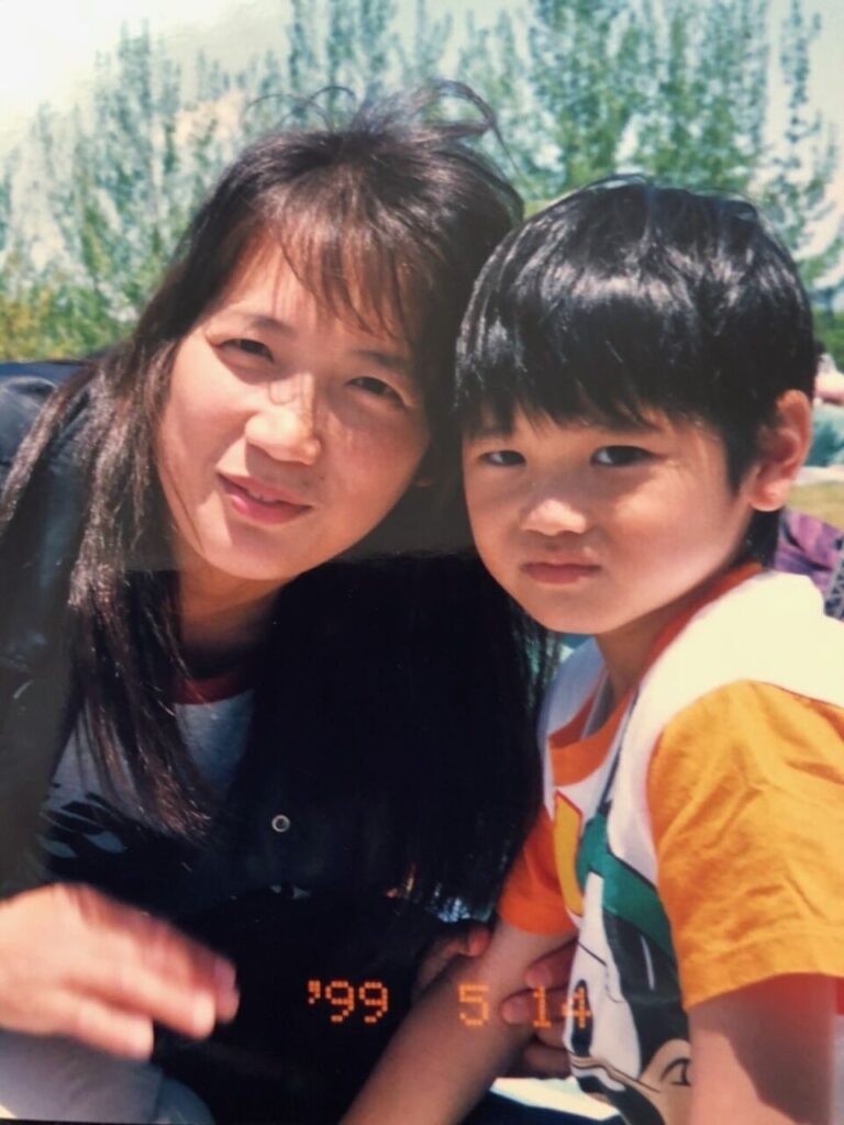 4歳の大谷翔平選手と母・佳代子さん